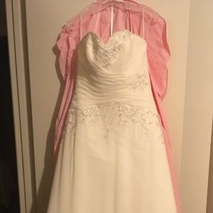 Ivory wedding dress
